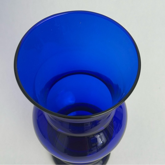 Mid Century Modern Minimalist Cobalt Blue Curvy Tubular 9” Glass Vase Modern Art - Picture 3 of 8